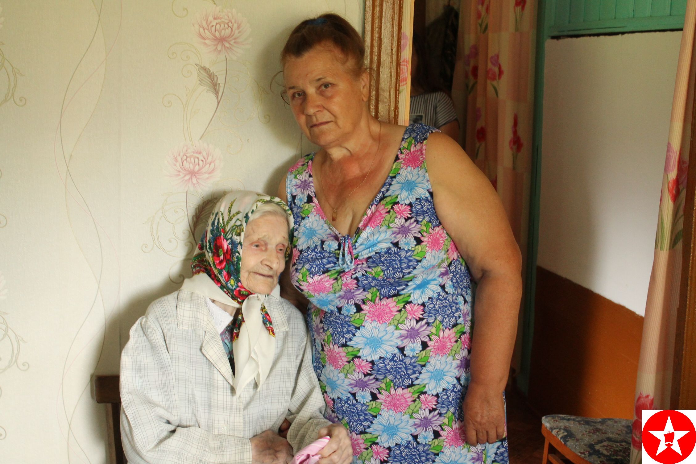 фото пожилых женщин в халате
